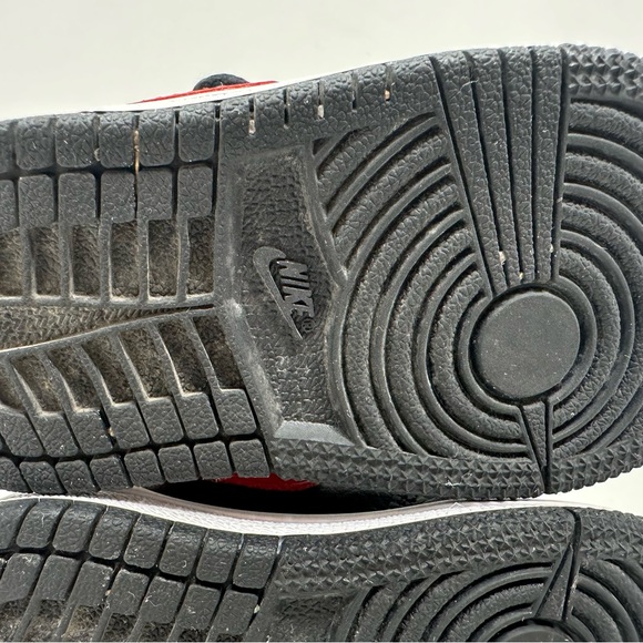 Nike Air Jordan 1 Mid Black Chile Red Toddler 4C Sneakers 640735-075 - Picture 8 of 11